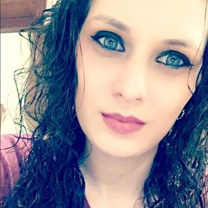 Meet your Posher, Elaine